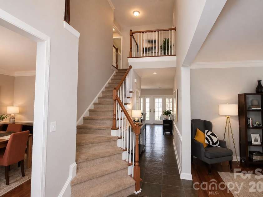 4600 Hanging Ivy Drive, Charlotte, NC 28215.  MLS# CAR4365174, YatesRealty ID 17705. 