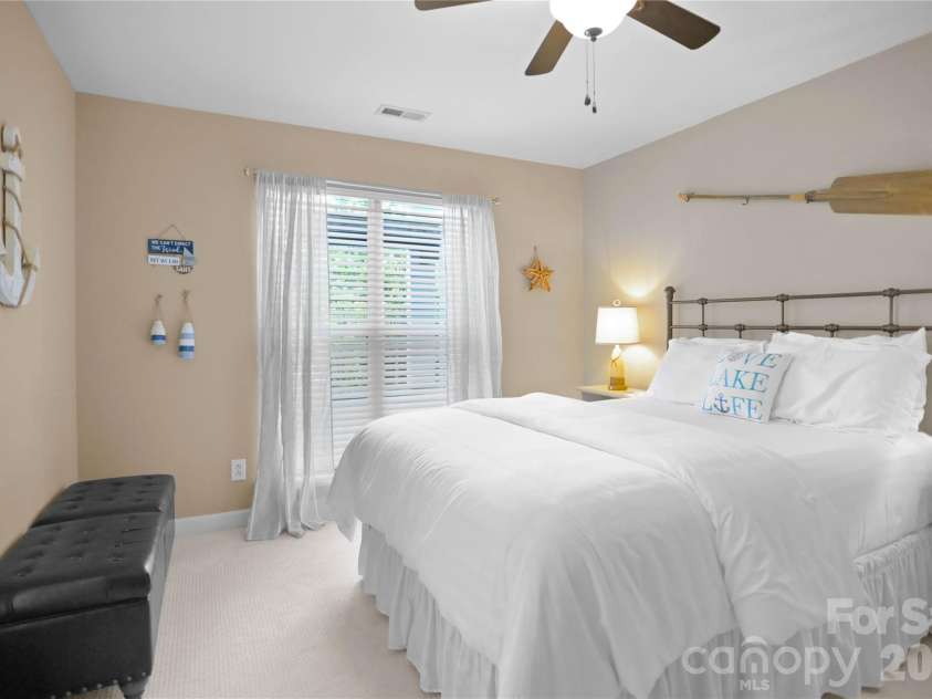 18525 Harborside Drive, Cornelius, NC 28031.  MLS# CAR4325069, YatesRealty ID 17706. 
