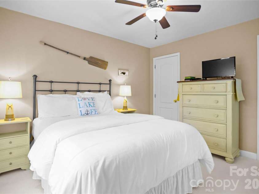 18525 Harborside Drive, Cornelius, NC 28031.  MLS# CAR4325069, YatesRealty ID 17706. 
