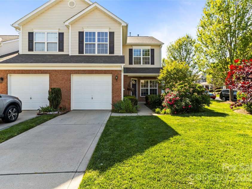 3129 Summerfield Ridge Lane, Matthews, NC 28105.  MLS# CAR4256750, YatesRealty ID 17706. 