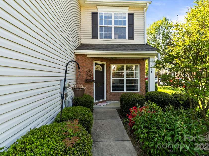 3129 Summerfield Ridge Lane, Matthews, NC 28105.  MLS# CAR4256750, YatesRealty ID 17706. 