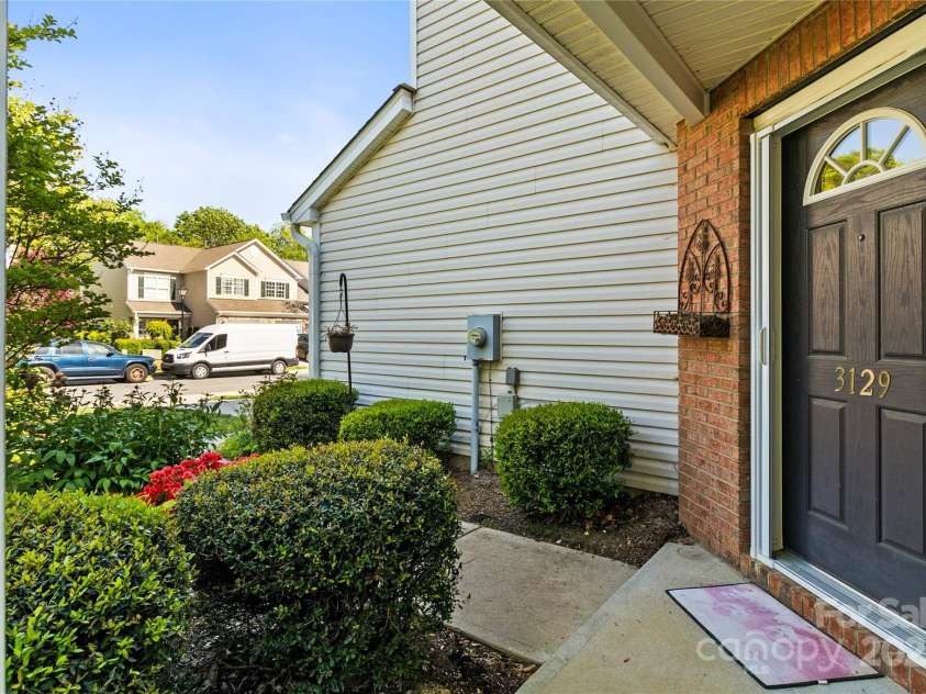 3129 Summerfield Ridge Lane, Matthews, NC 28105.  MLS# CAR4256750, YatesRealty ID 17706. 