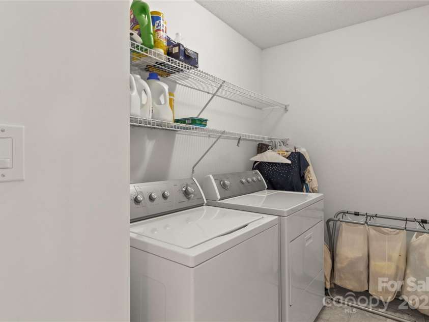 3129 Summerfield Ridge Lane, Matthews, NC 28105.  MLS# CAR4256750, YatesRealty ID 17706. 