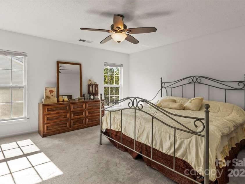 3129 Summerfield Ridge Lane, Matthews, NC 28105.  MLS# CAR4256750, YatesRealty ID 17706. 