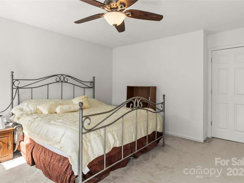 3129 Summerfield Ridge Lane, Matthews, NC 28105.  MLS# CAR4256750, YatesRealty ID 17706. 