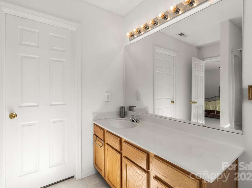 3129 Summerfield Ridge Lane, Matthews, NC 28105.  MLS# CAR4256750, YatesRealty ID 17706. 