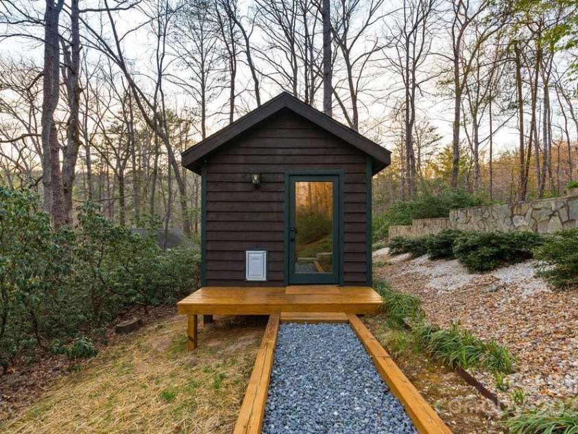 502 CALEDONIA Loop, Landrum, SC 29356.  MLS# CAR4246247, YatesRealty ID 17707. 