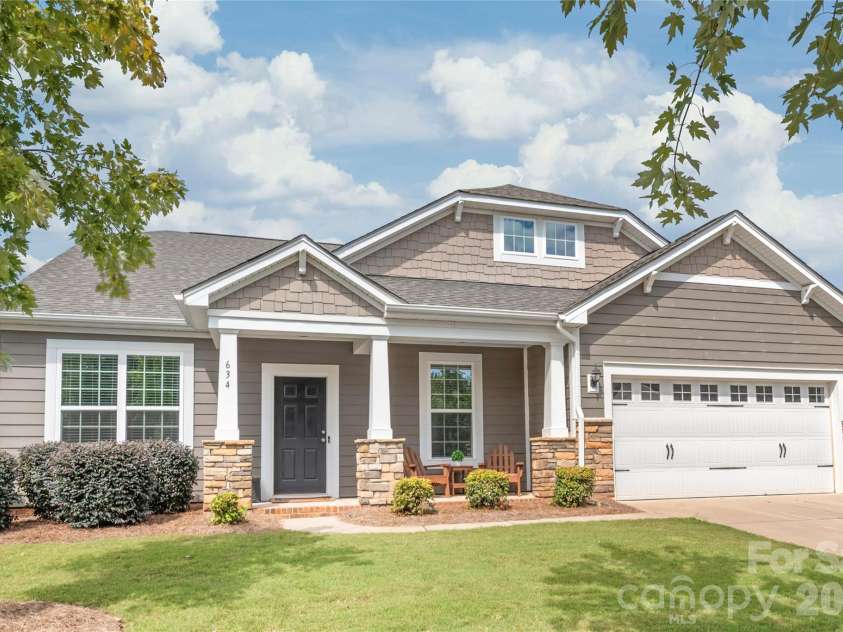 634 Gardenbrook Trail, Belmont, NC 28012.  MLS# CAR4302060, YatesRealty ID 17707. Welcome to 634 Gardenbrook Trail – featuring 4 bedrooms, a dedicated office, and a spacious bonus room.