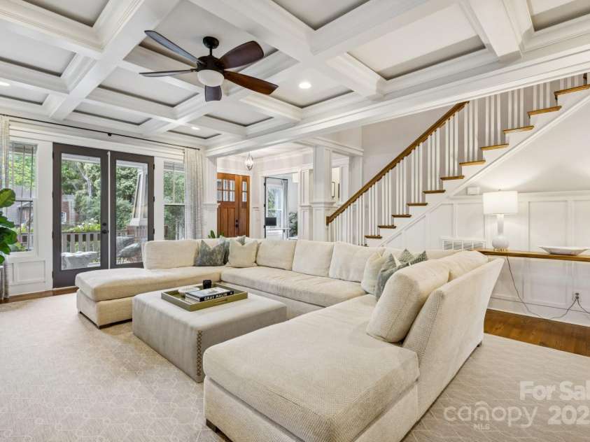 2221 Kenmore Avenue, Charlotte, NC 28204.  MLS# CAR4264011, YatesRealty ID 17708. 