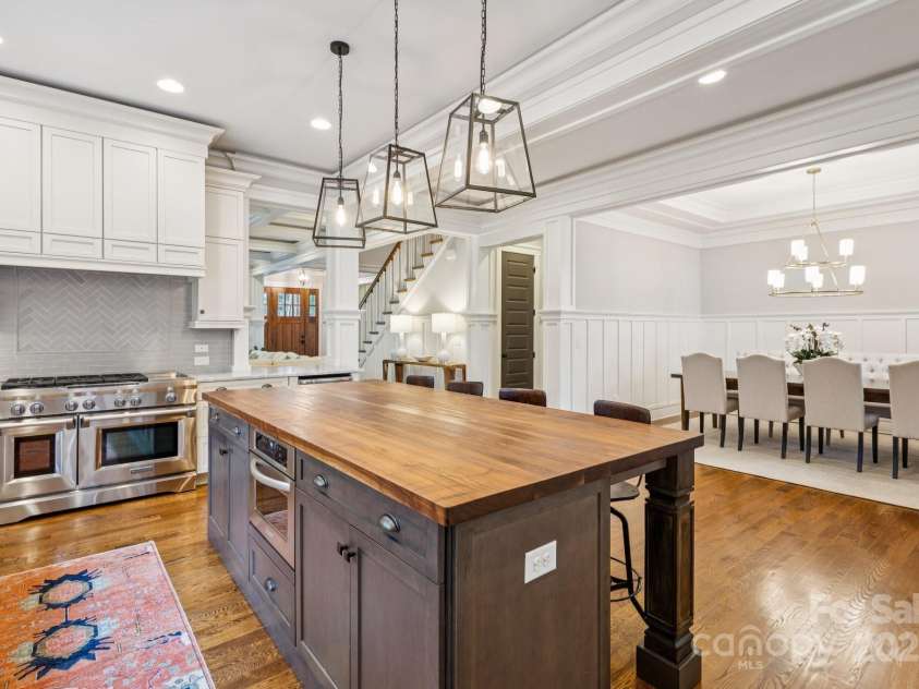 2221 Kenmore Avenue, Charlotte, NC 28204.  MLS# CAR4264011, YatesRealty ID 17708. 