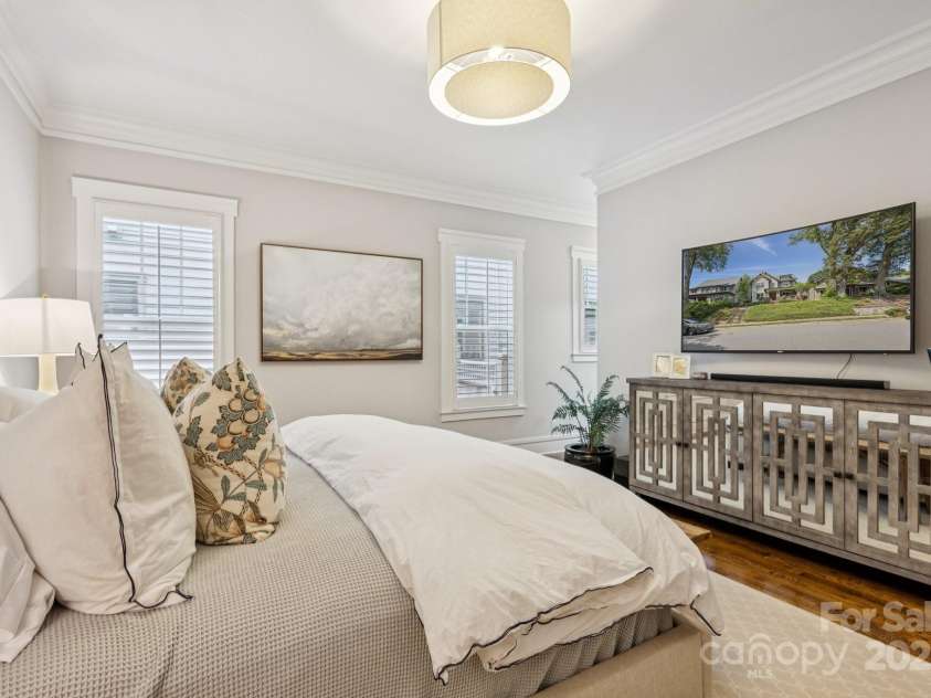 2221 Kenmore Avenue, Charlotte, NC 28204.  MLS# CAR4264011, YatesRealty ID 17708. 