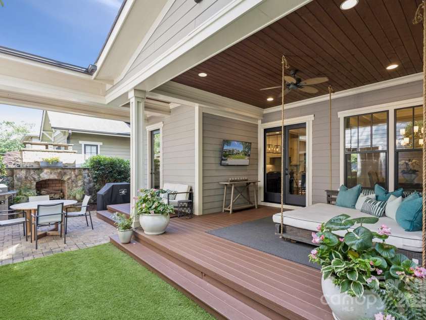 2221 Kenmore Avenue, Charlotte, NC 28204.  MLS# CAR4264011, YatesRealty ID 17708. 