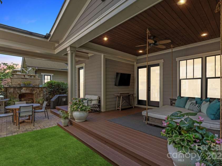 2221 Kenmore Avenue, Charlotte, NC 28204.  MLS# CAR4264011, YatesRealty ID 17708. 