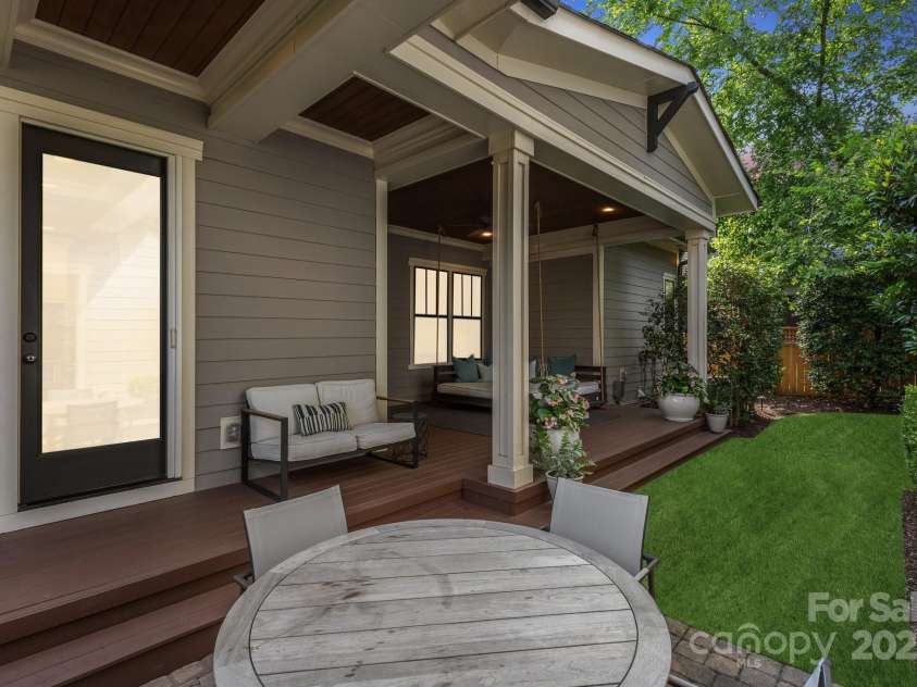 2221 Kenmore Avenue, Charlotte, NC 28204.  MLS# CAR4264011, YatesRealty ID 17708. 