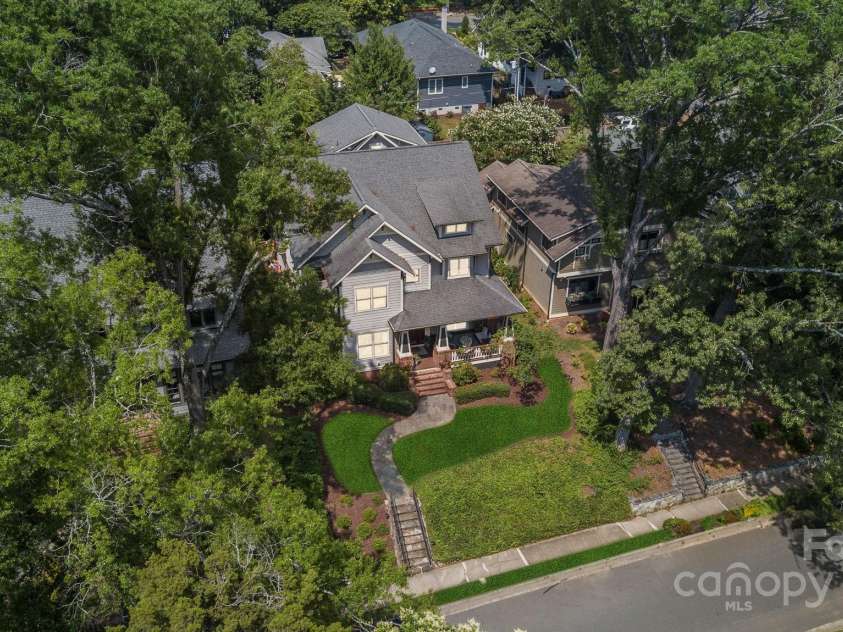 2221 Kenmore Avenue, Charlotte, NC 28204.  MLS# CAR4264011, YatesRealty ID 17708. 