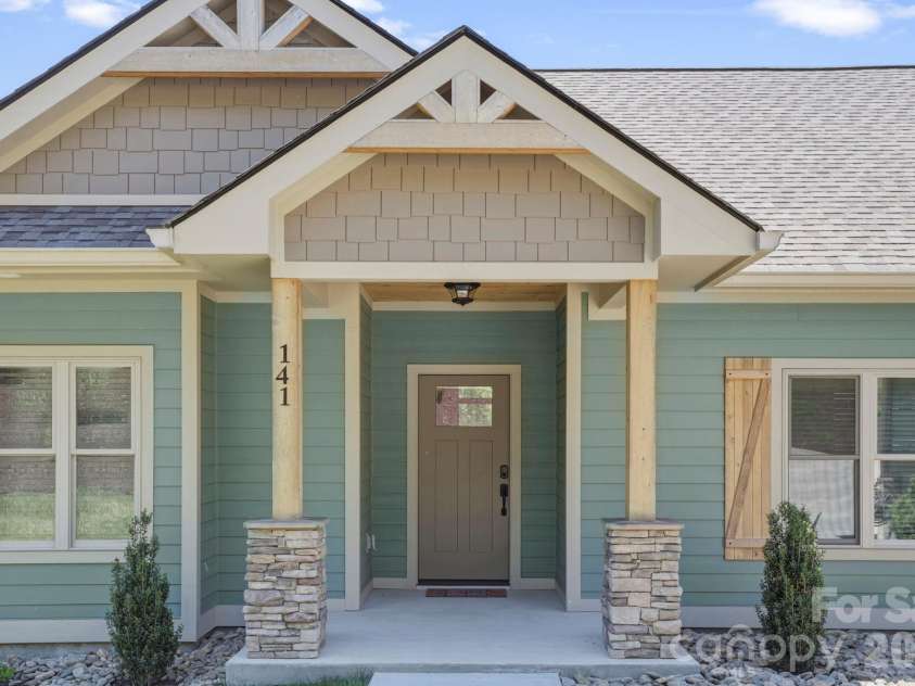 141 Crab Meadow Drive, Hendersonville, NC 28739.  MLS# CAR4373376, YatesRealty ID 17709. 