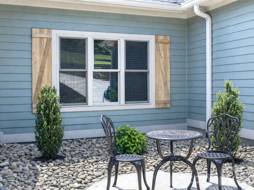 141 Crab Meadow Drive, Hendersonville, NC 28739.  MLS# CAR4373376, YatesRealty ID 17709. 