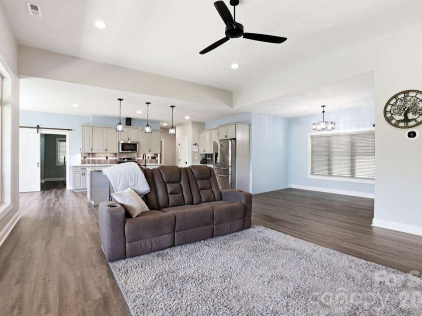 141 Crab Meadow Drive, Hendersonville, NC 28739.  MLS# CAR4373376, YatesRealty ID 17709. 