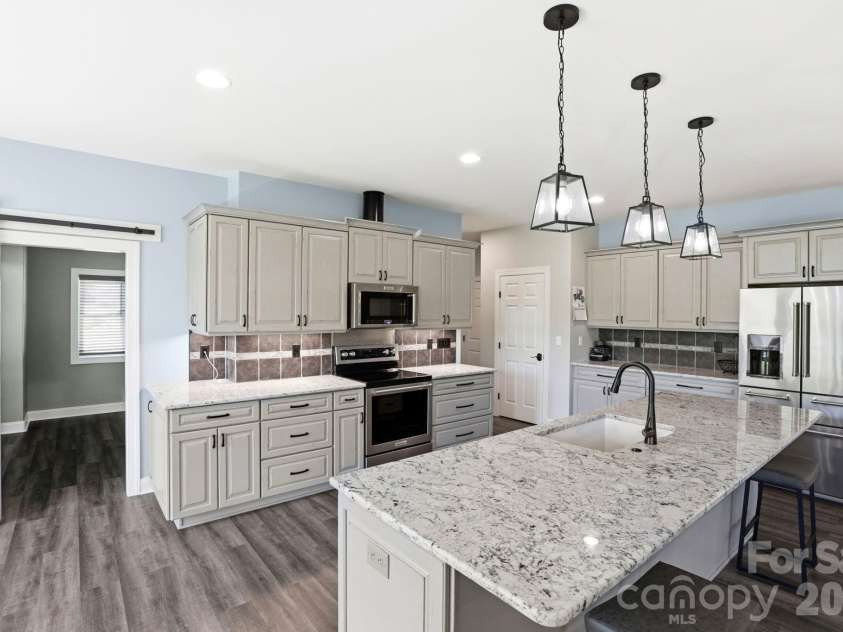 141 Crab Meadow Drive, Hendersonville, NC 28739.  MLS# CAR4373376, YatesRealty ID 17709. 