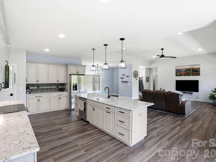 141 Crab Meadow Drive, Hendersonville, NC 28739.  MLS# CAR4373376, YatesRealty ID 17709. 