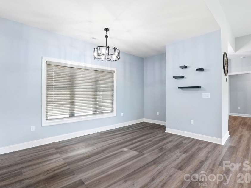 141 Crab Meadow Drive, Hendersonville, NC 28739.  MLS# CAR4373376, YatesRealty ID 17709. Dining area