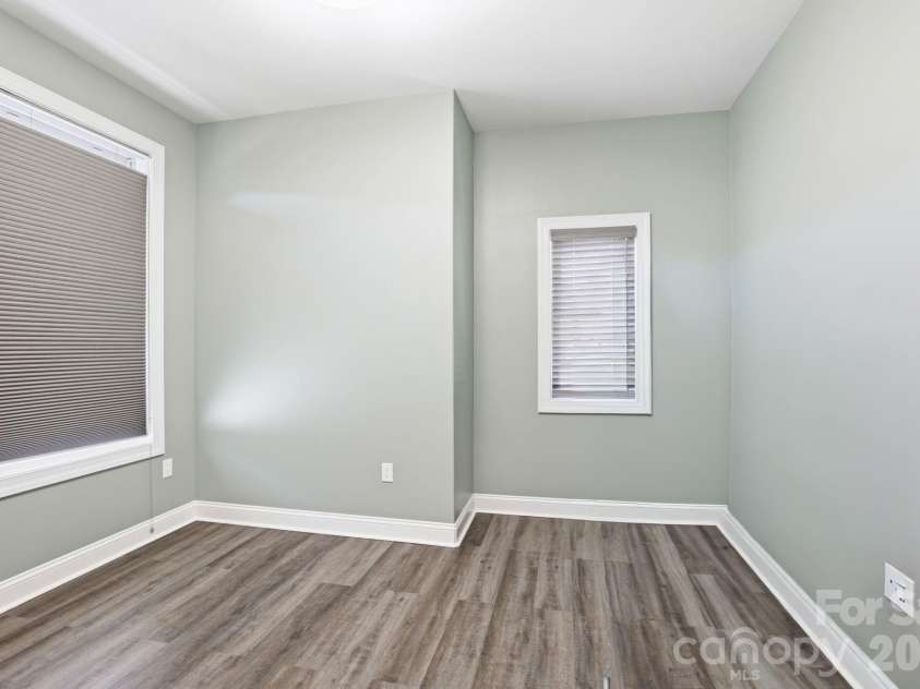 141 Crab Meadow Drive, Hendersonville, NC 28739.  MLS# CAR4373376, YatesRealty ID 17709. Office