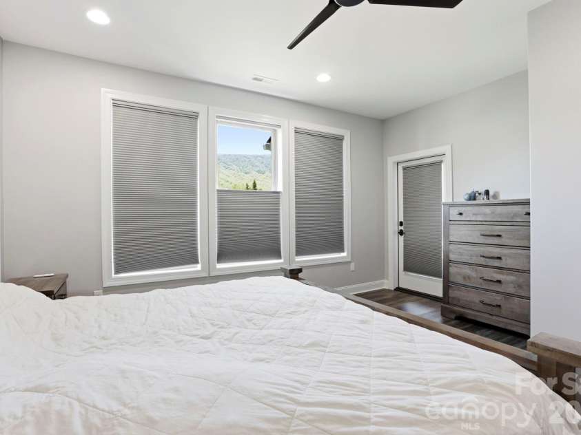 141 Crab Meadow Drive, Hendersonville, NC 28739.  MLS# CAR4373376, YatesRealty ID 17709. Primary bedroom
