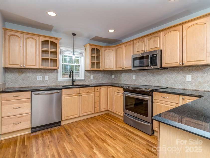 1720 Chatham Avenue, Charlotte, NC 28205.  MLS# CAR4260782, YatesRealty ID 17709. 