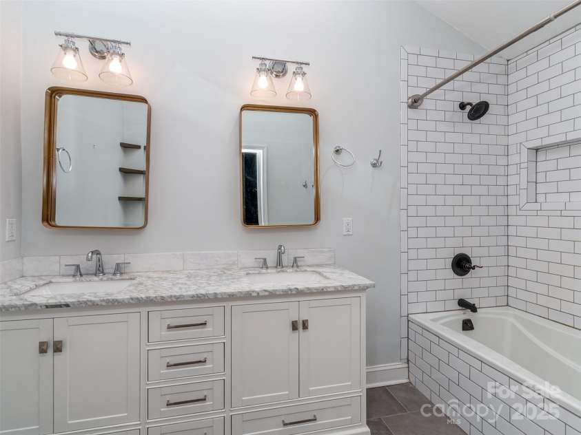 1720 Chatham Avenue, Charlotte, NC 28205.  MLS# CAR4260782, YatesRealty ID 17709. 