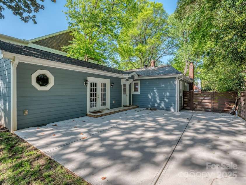 1720 Chatham Avenue, Charlotte, NC 28205.  MLS# CAR4260782, YatesRealty ID 17709. 