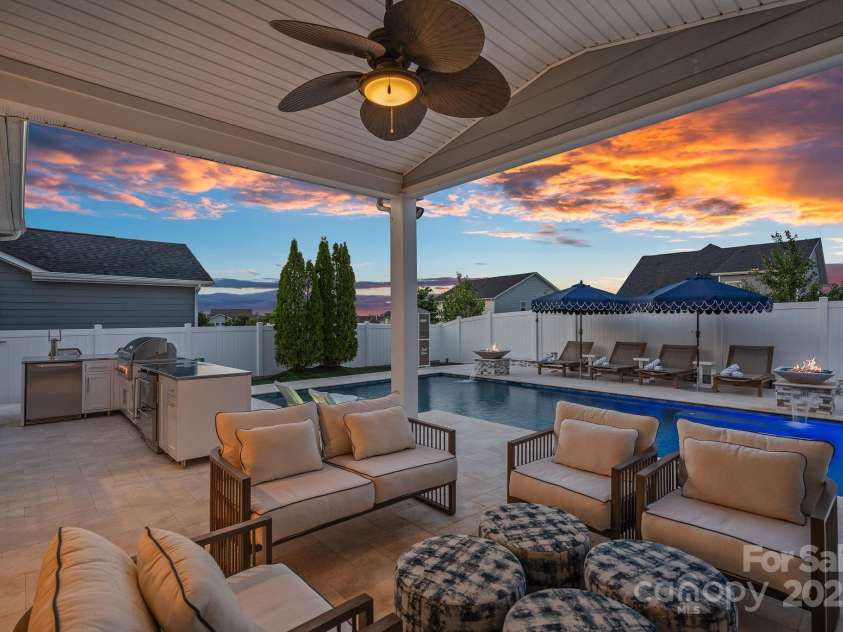 12615 Es Draper Drive, Huntersville, NC 28078.  MLS# CAR4266729, YatesRealty ID 17712. 