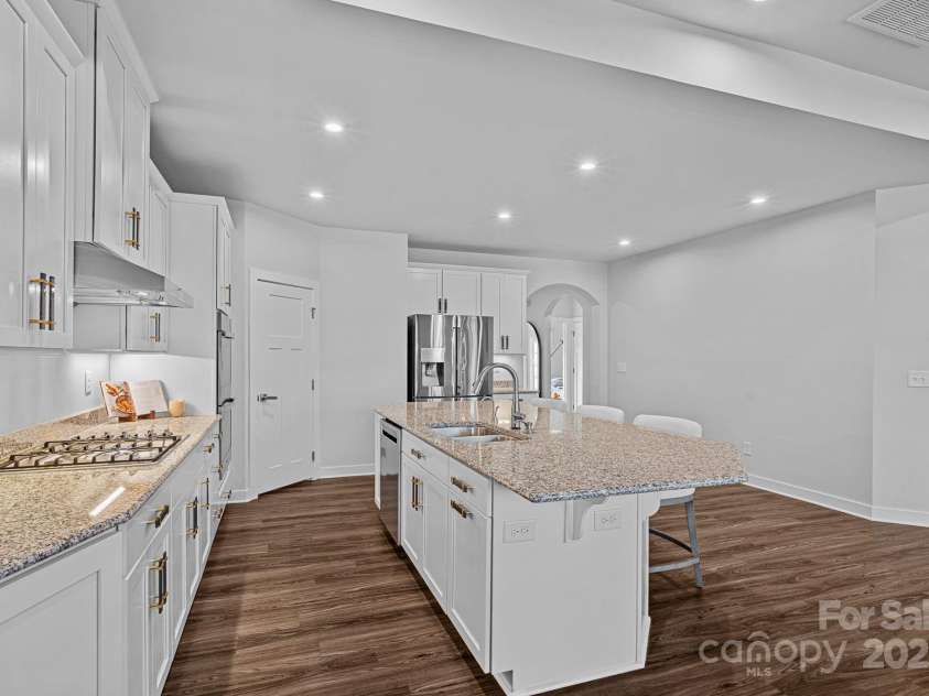 12615 Es Draper Drive, Huntersville, NC 28078.  MLS# CAR4266729, YatesRealty ID 17712. 