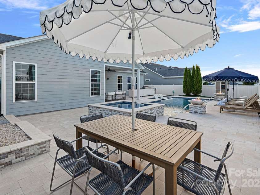 12615 Es Draper Drive, Huntersville, NC 28078.  MLS# CAR4266729, YatesRealty ID 17712. 