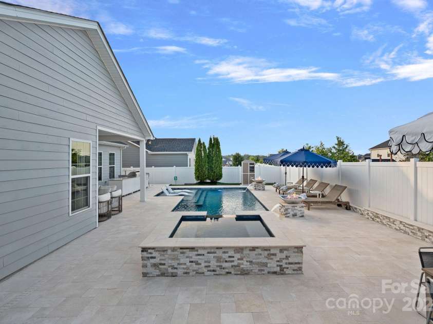 12615 Es Draper Drive, Huntersville, NC 28078.  MLS# CAR4266729, YatesRealty ID 17712. 