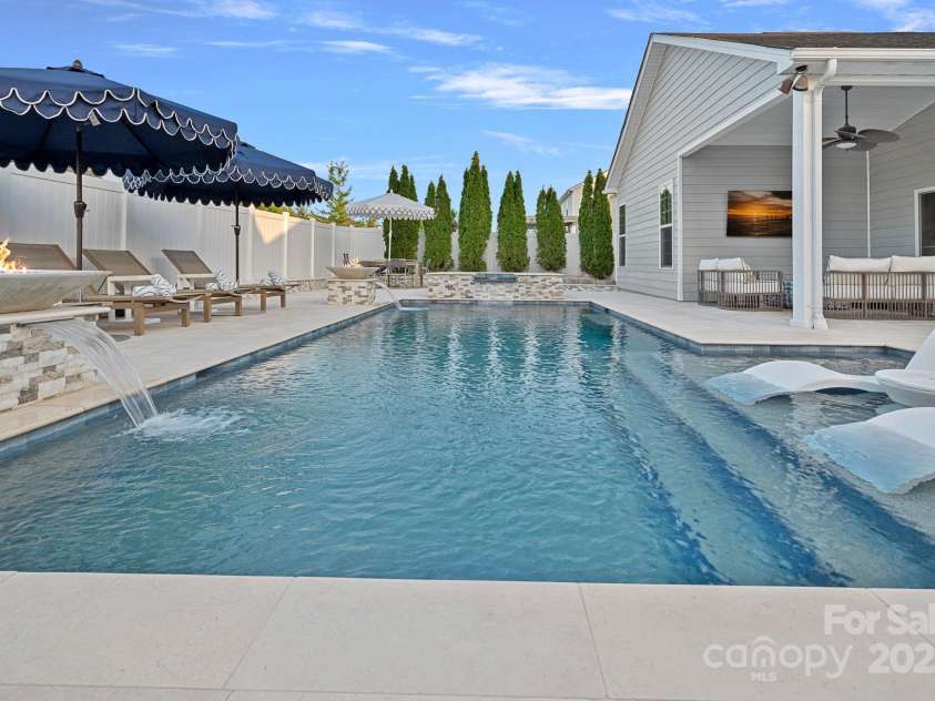 12615 Es Draper Drive, Huntersville, NC 28078.  MLS# CAR4266729, YatesRealty ID 17712. 