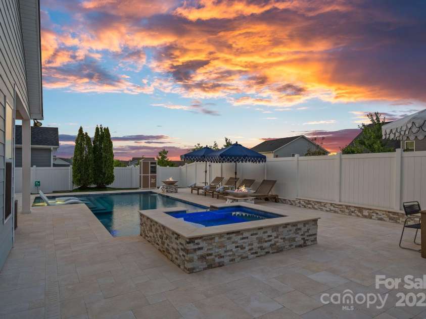 12615 Es Draper Drive, Huntersville, NC 28078.  MLS# CAR4266729, YatesRealty ID 17712. 