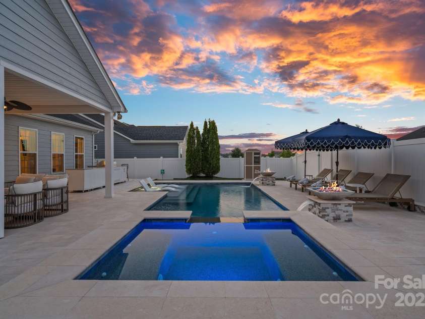 12615 Es Draper Drive, Huntersville, NC 28078.  MLS# CAR4266729, YatesRealty ID 17712. 