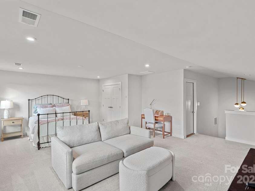 12615 Es Draper Drive, Huntersville, NC 28078.  MLS# CAR4266729, YatesRealty ID 17712. Bonus Room and storage walk in area