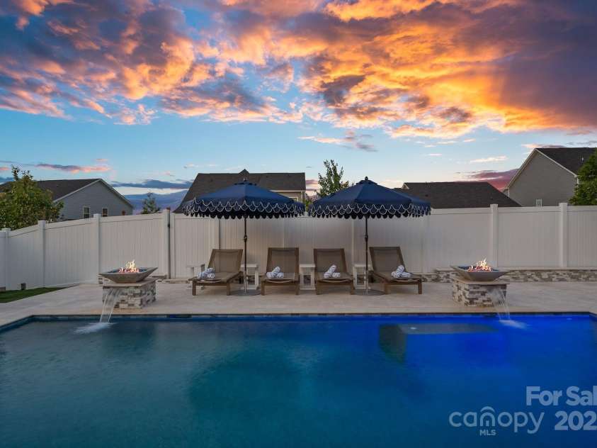 12615 Es Draper Drive, Huntersville, NC 28078.  MLS# CAR4266729, YatesRealty ID 17712. Fire and water falls