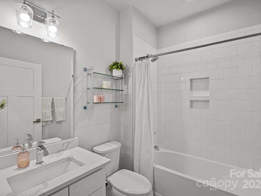 12615 Es Draper Drive, Huntersville, NC 28078.  MLS# CAR4266729, YatesRealty ID 17712. Guest Full Bath upgrades