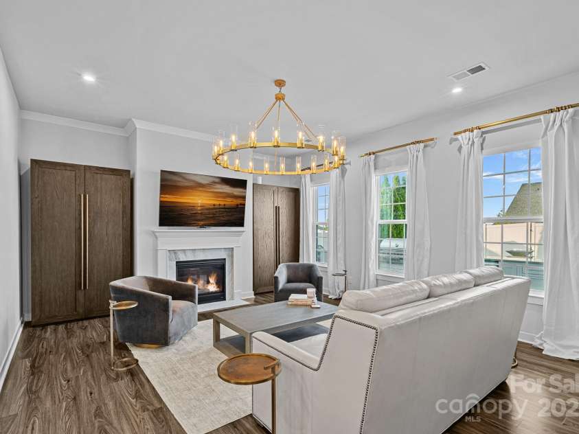 12615 Es Draper Drive, Huntersville, NC 28078.  MLS# CAR4266729, YatesRealty ID 17712. Living Room lots of natural light to pool area