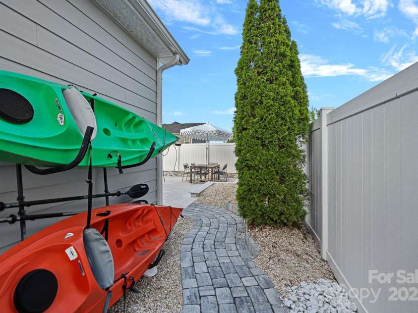 12615 Es Draper Drive, Huntersville, NC 28078.  MLS# CAR4266729, YatesRealty ID 17712. Storage area