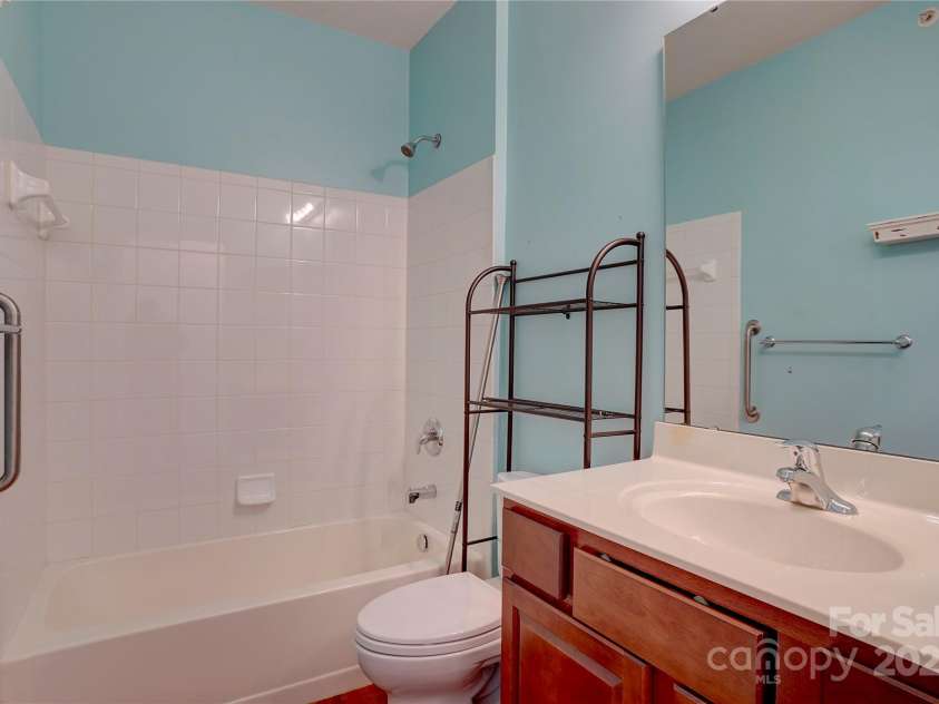 16746 Amberside Road, Cornelius, NC 28031.  MLS# CAR4247550, YatesRealty ID 17714. 