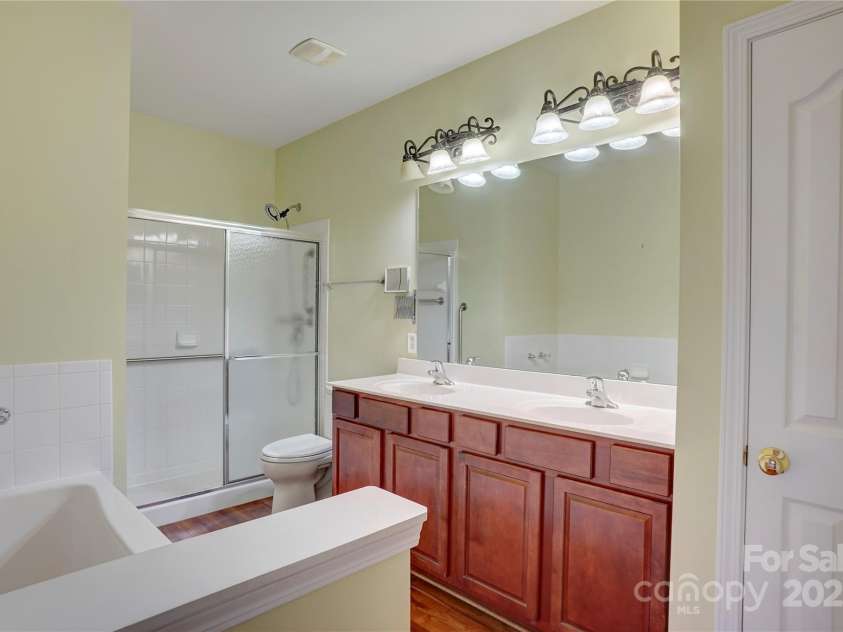 16746 Amberside Road, Cornelius, NC 28031.  MLS# CAR4247550, YatesRealty ID 17714. 