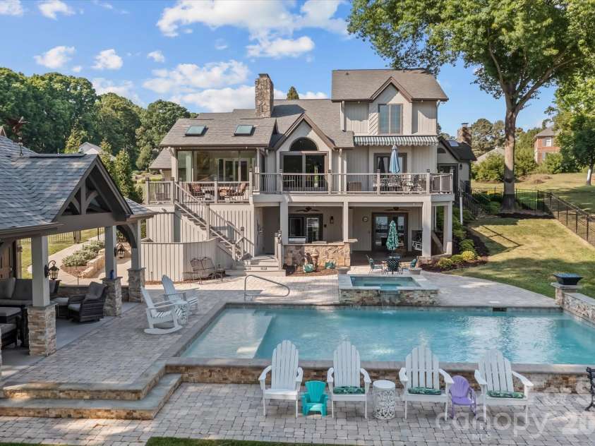 198 Broadbill Drive, Mooresville, NC 28117.  MLS# CAR4368023, YatesRealty ID 17715. Great entertaining space