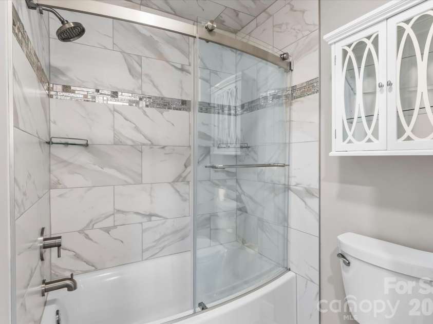 198 Broadbill Drive, Mooresville, NC 28117.  MLS# CAR4368023, YatesRealty ID 17715. Updated Bathroom