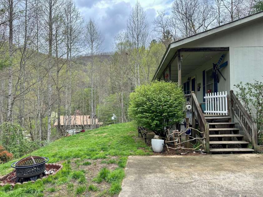 414 Hickory Cove Road, Bryson City, NC 28713.  MLS# CAR4243476, YatesRealty ID 17715. 