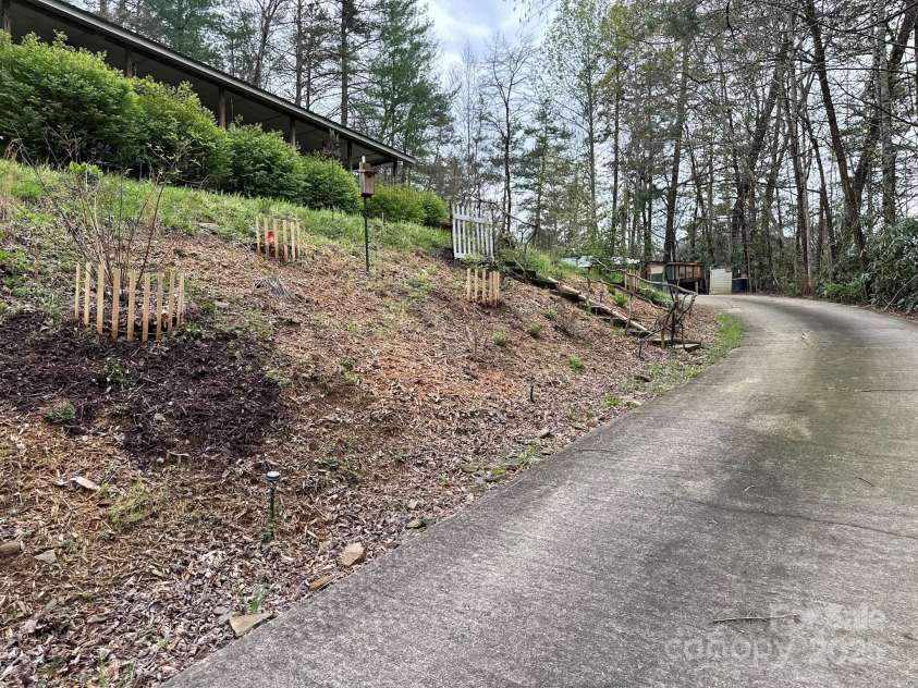 414 Hickory Cove Road, Bryson City, NC 28713.  MLS# CAR4243476, YatesRealty ID 17715. 