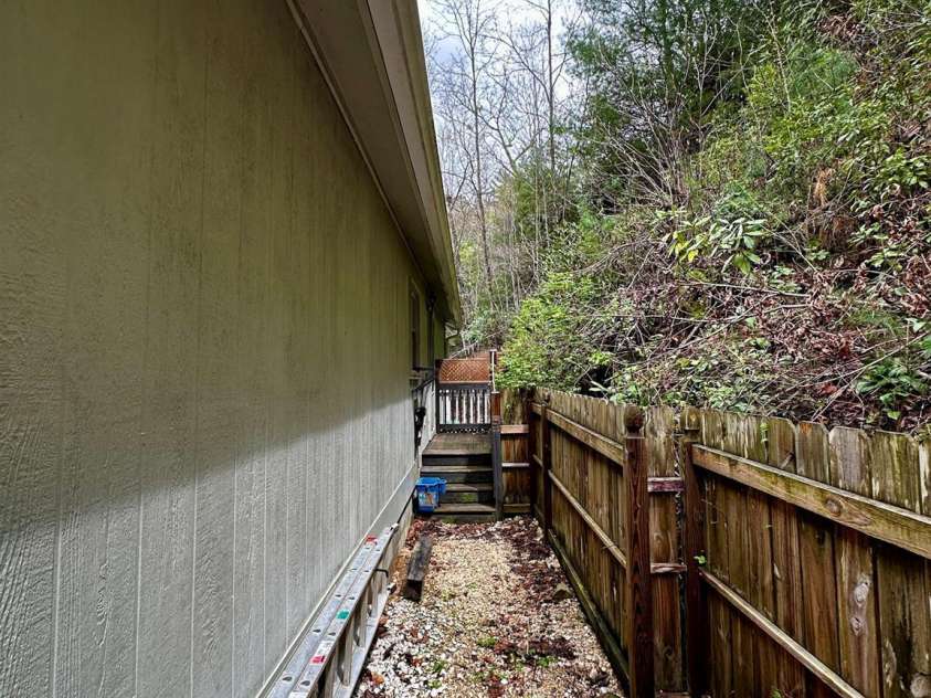 414 Hickory Cove Road, Bryson City, NC 28713.  MLS# CAR4243476, YatesRealty ID 17715. 