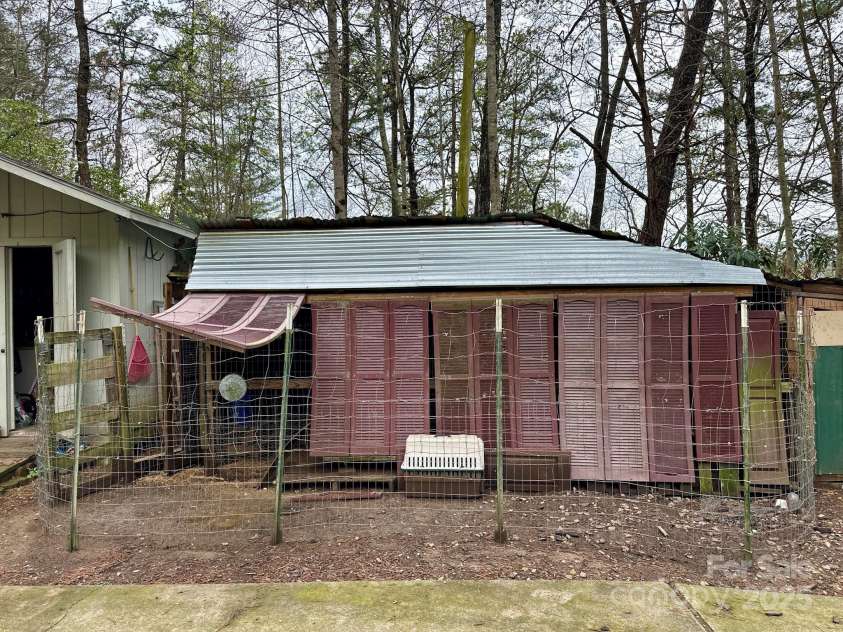 414 Hickory Cove Road, Bryson City, NC 28713.  MLS# CAR4243476, YatesRealty ID 17715. Chicken coop